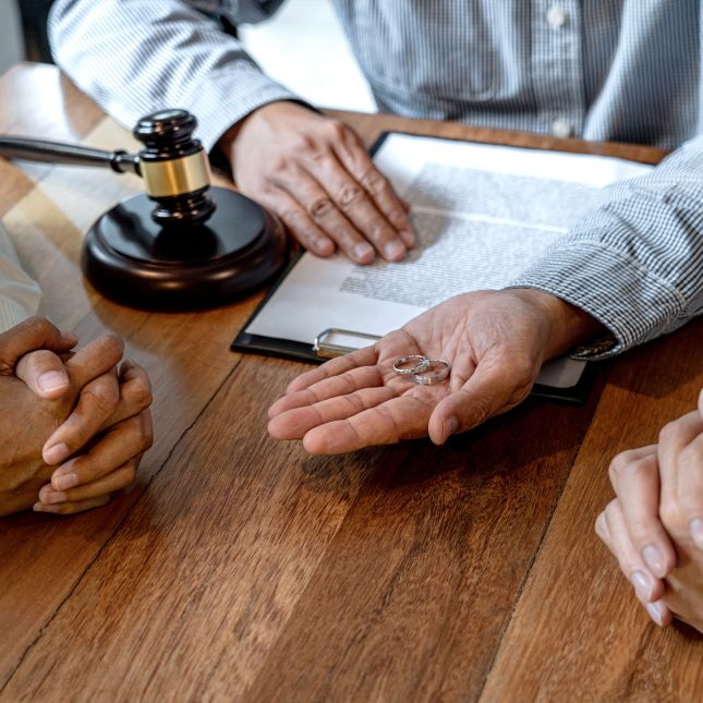 Traduction de documents dits familiaux : acte de naissance, mariage, divorce par FT Traduction